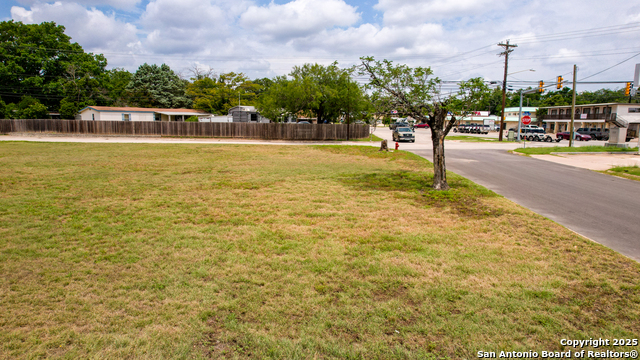 Listing photo id 3 for 519 Lucille  