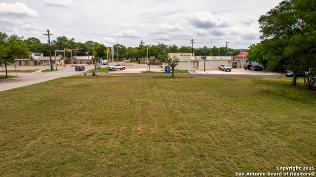 Listing photo id 4 for 519 Lucille  