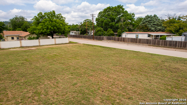 Listing photo id 5 for 519 Lucille  