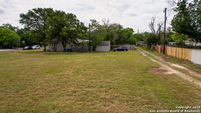 Listing photo id 6 for 519 Lucille  