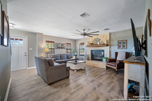 Image 40 of 42 For 2434 Warncke