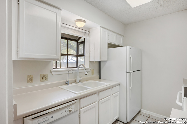 Image 15 of 38 For 10955 Wurzbach Rd  308
