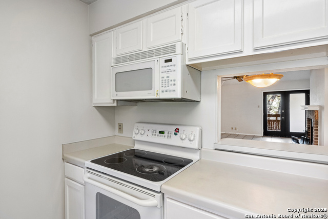 Image 18 of 38 For 10955 Wurzbach Rd  308