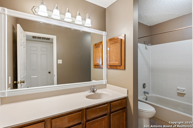 Image 20 of 38 For 10955 Wurzbach Rd  308