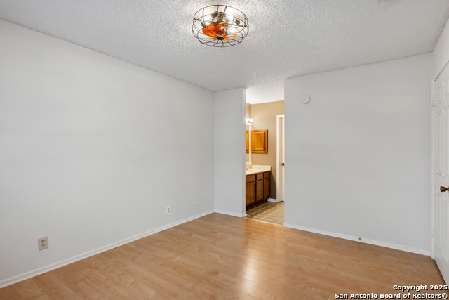 Image 22 of 38 For 10955 Wurzbach Rd  308