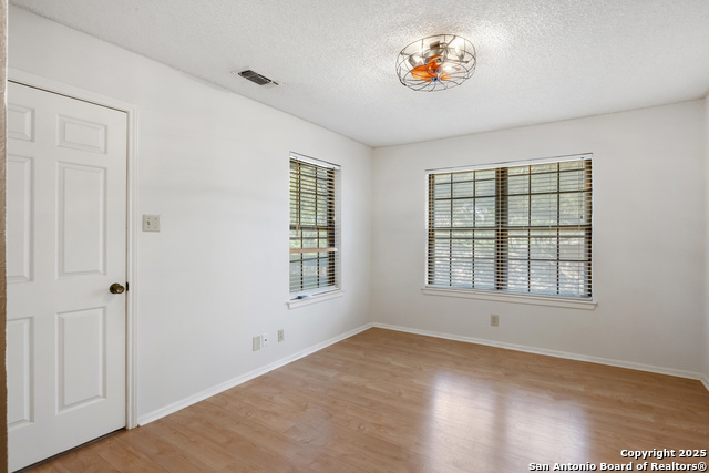 Image 23 of 38 For 10955 Wurzbach Rd  308