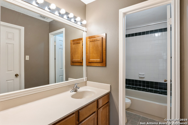 Image 24 of 38 For 10955 Wurzbach Rd  308
