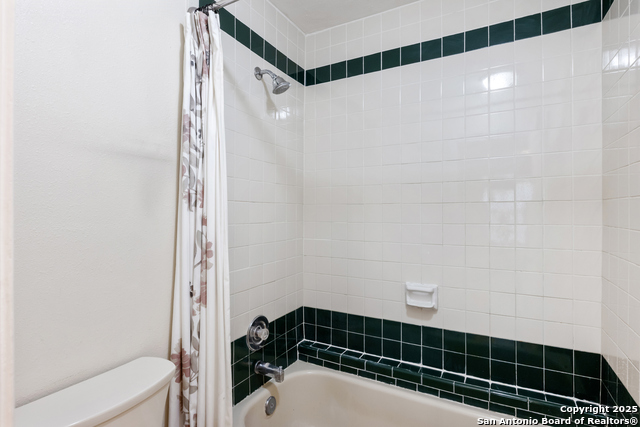 Image 25 of 38 For 10955 Wurzbach Rd  308