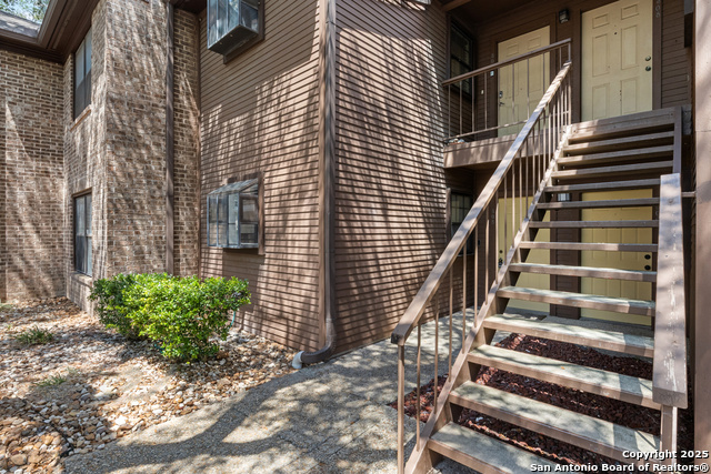 Image 4 of 38 For 10955 Wurzbach Rd  308