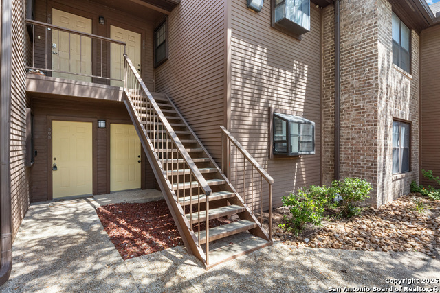 Image 5 of 38 For 10955 Wurzbach Rd  308