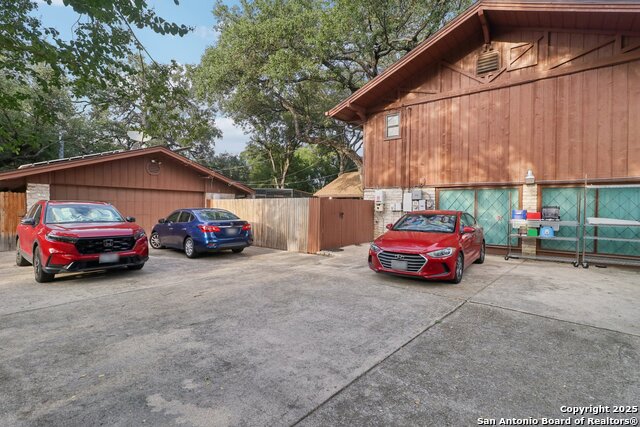 Image 41 of 48 For 3727 Hundred Oaks