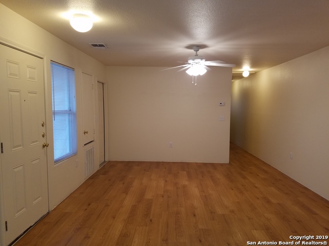 Listing photo id 2 for 8015 Maverick Climb
