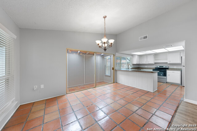 Image 11 of 33 For 9210 Overton