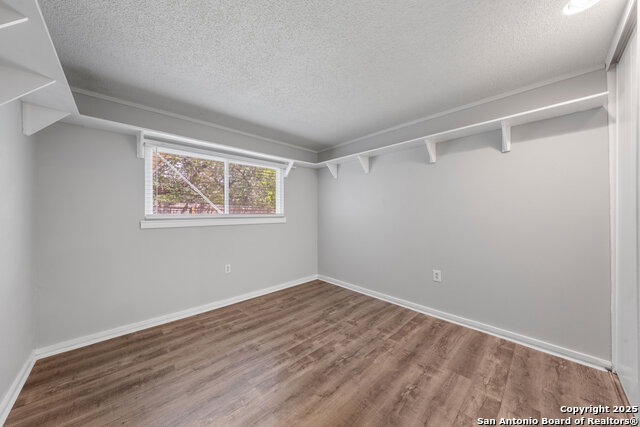 Image 18 of 33 For 9210 Overton