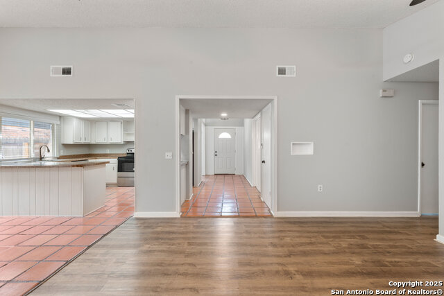 Image 8 of 33 For 9210 Overton