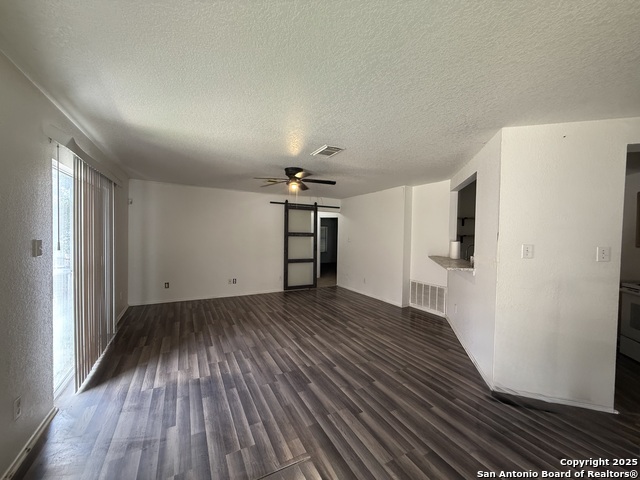 Image 3 of 34 For 11020 Monahan