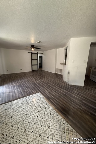 Image 4 of 34 For 11020 Monahan