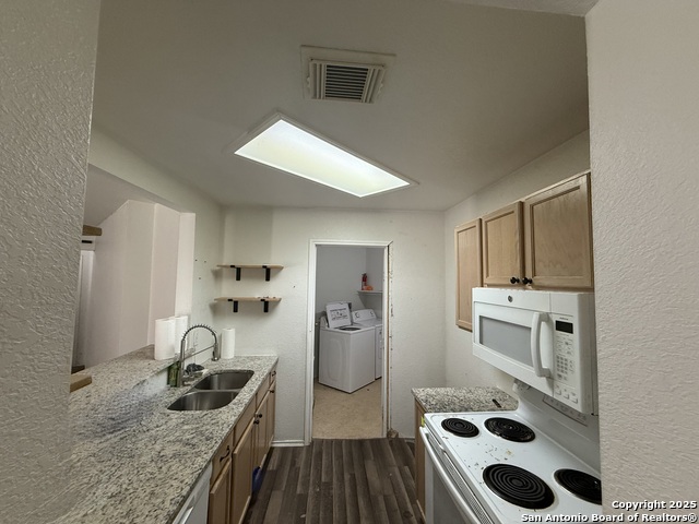 Image 5 of 34 For 11020 Monahan