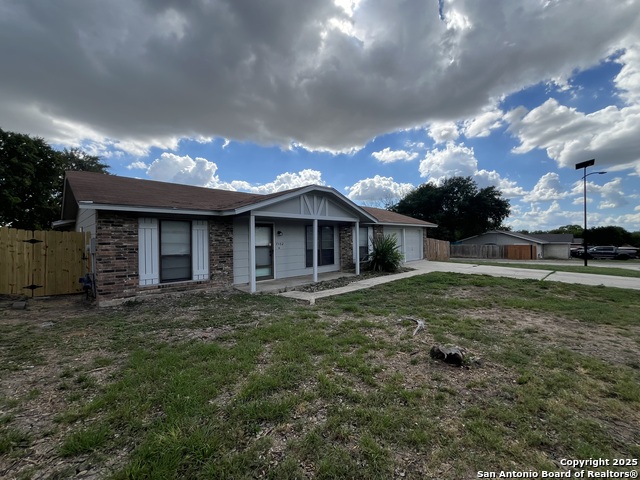 Listing photo id 0 for 7102 Glen Point