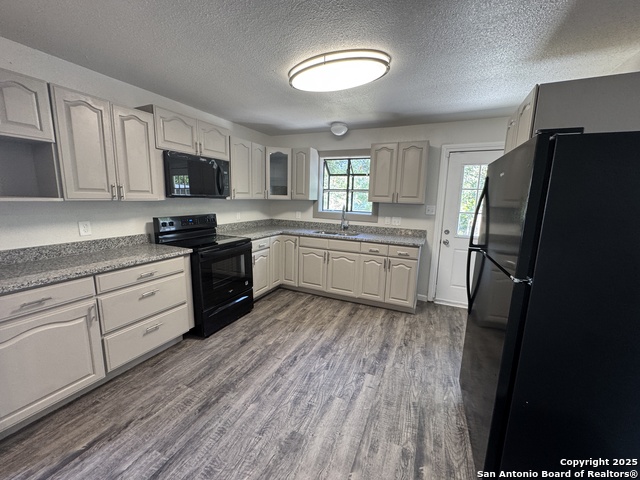Listing photo id 13 for 1719 Schley