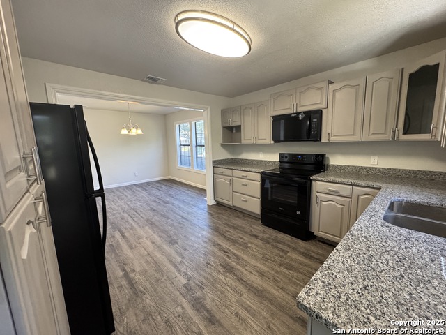 Listing photo id 15 for 1719 Schley