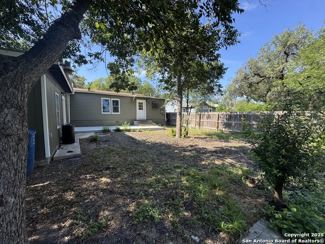 Listing photo id 17 for 1719 Schley