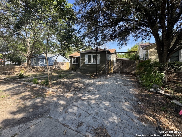 Listing photo id 0 for 1719 Schley