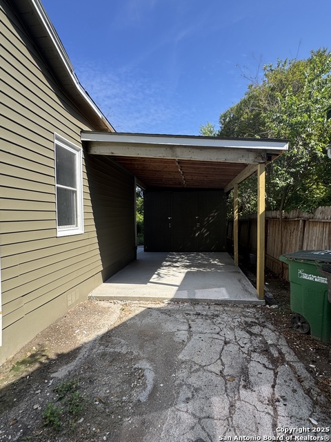 Listing photo id 18 for 1719 Schley