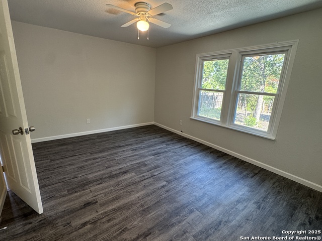 Listing photo id 22 for 1719 Schley