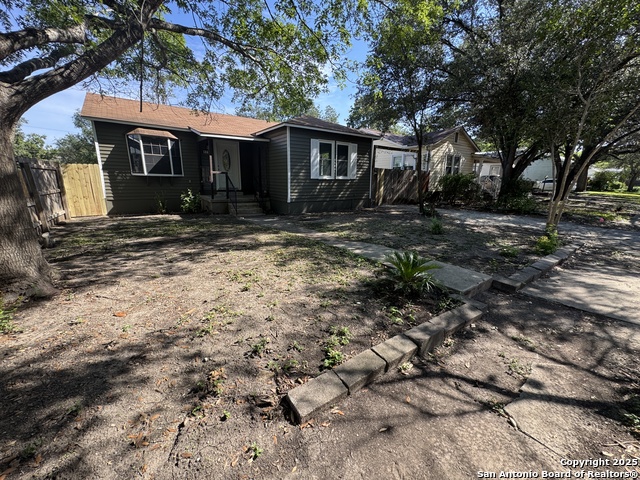 Listing photo id 23 for 1719 Schley