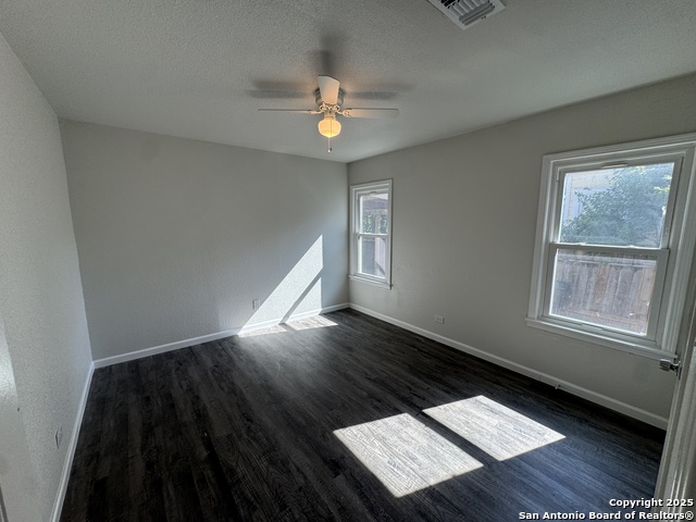 Listing photo id 7 for 1719 Schley