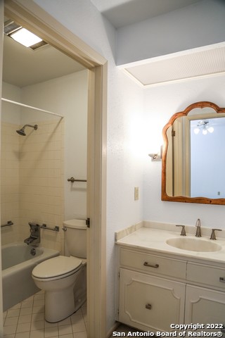 Listing photo id 11 for 16 Gallery Ct