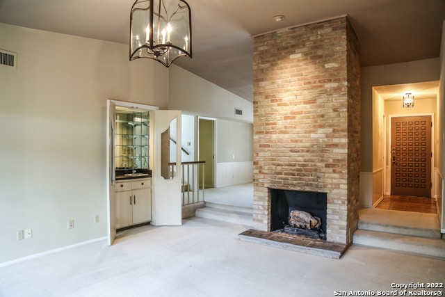 Listing photo id 1 for 16 Gallery Ct