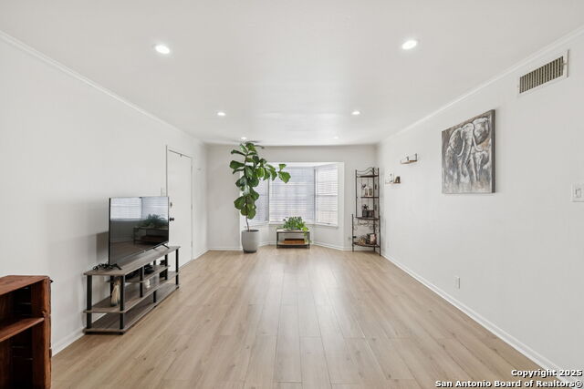 Image 10 of 37 For 102 Ruelle Ln  220-b