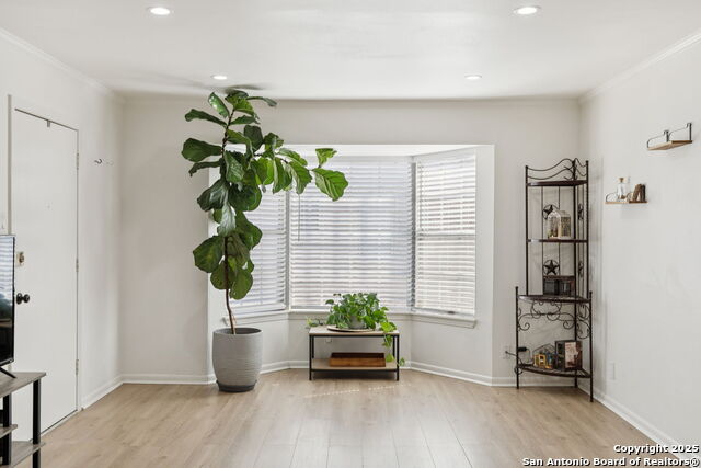Image 11 of 37 For 102 Ruelle Ln  220-b