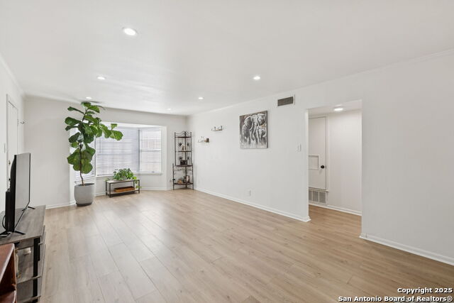 Image 12 of 37 For 102 Ruelle Ln  220-b