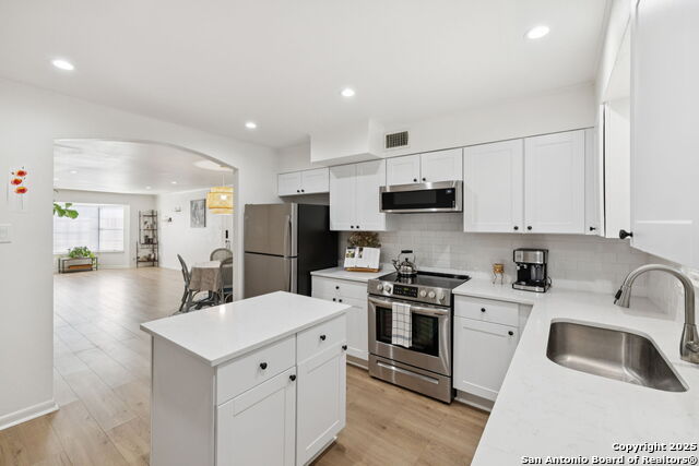 Image 19 of 37 For 102 Ruelle Ln  220-b