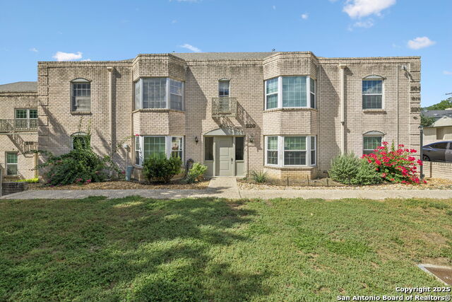 Image 2 of 37 For 102 Ruelle Ln  220-b