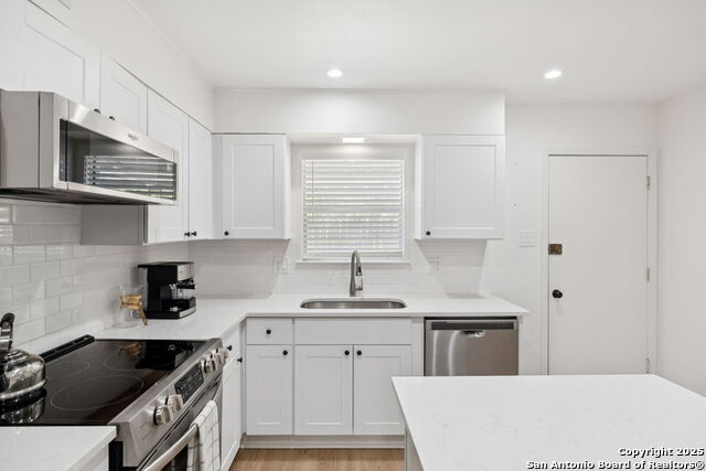Image 21 of 37 For 102 Ruelle Ln  220-b