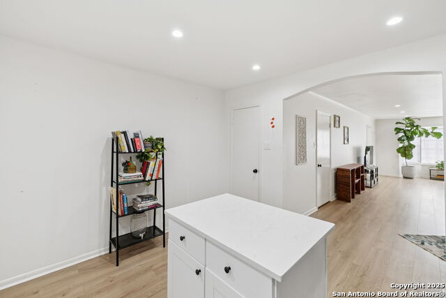 Image 22 of 37 For 102 Ruelle Ln  220-b
