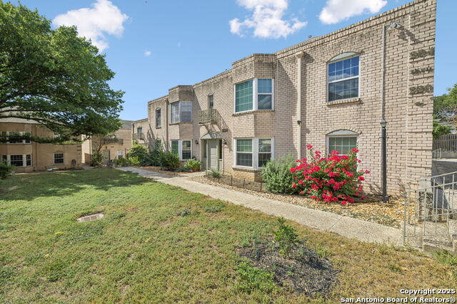Image 3 of 37 For 102 Ruelle Ln  220-b