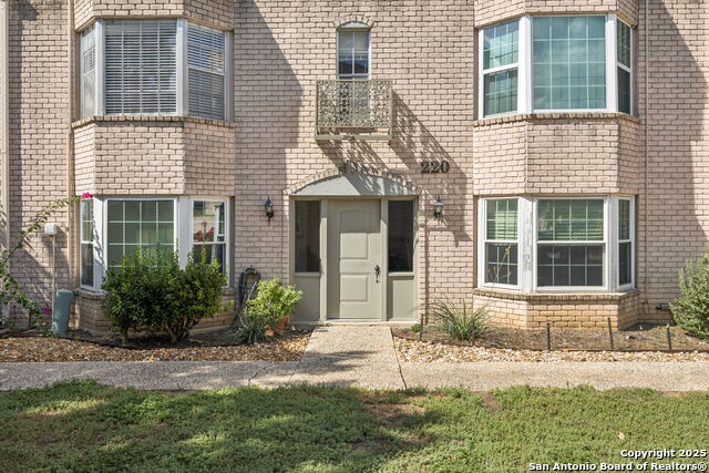 Image 4 of 37 For 102 Ruelle Ln  220-b
