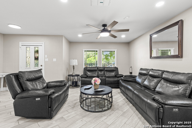 Listing photo id 8 for 9502 Campton Farms