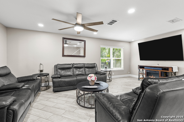 Listing photo id 5 for 9502 Campton Farms