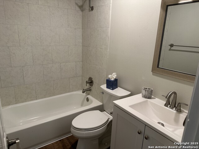 Image 21 of 27 For 1106 Saxonhill