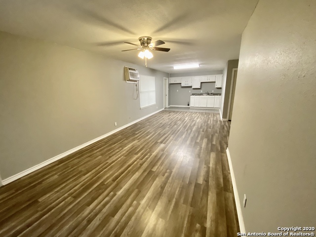 Listing photo id 8 for 430 Formosa Blvd W 1