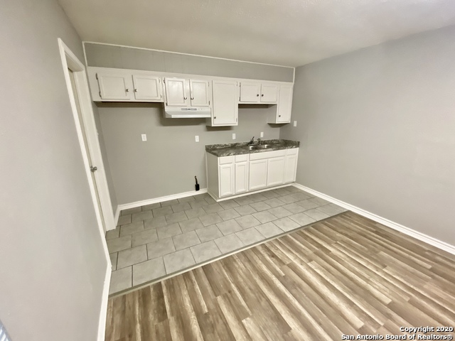 Listing photo id 9 for 430 Formosa Blvd W 1