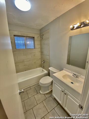 Listing photo id 1 for 430 Formosa Blvd W 1