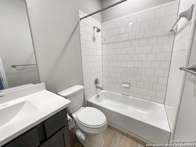 Listing photo id 2 for 1567 Terrys Gate