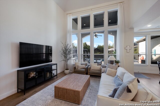 Listing photo id 13 for 2119 Kerrisdale Dr.